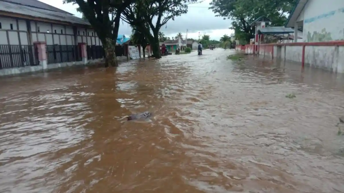 Proses Ulangan Pelajar SDN 1 dan SDN 3 Meko Poso Terpaksa Diliburkan Akibat Banjir