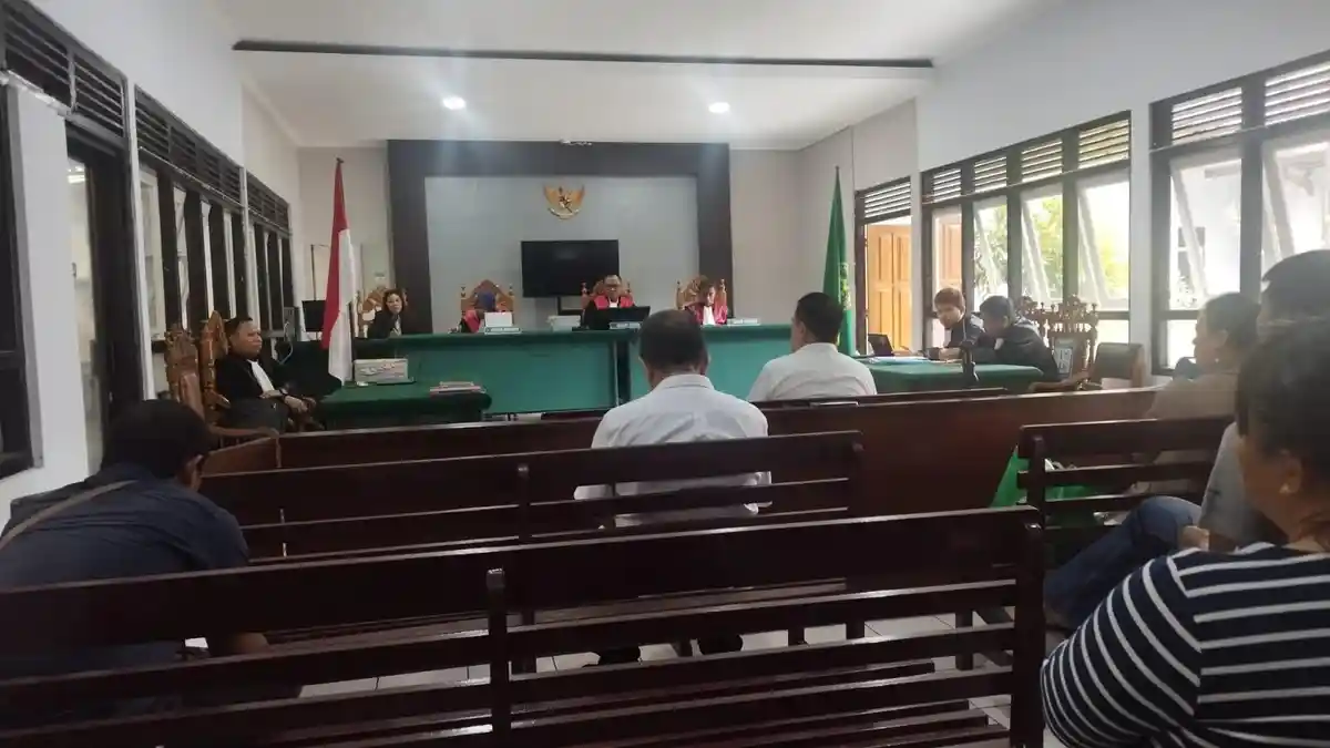 Sidang Tambang Ilegal Mitra Sulut, Terdakwa Donal Pakuku Akui Sewa 7 ...