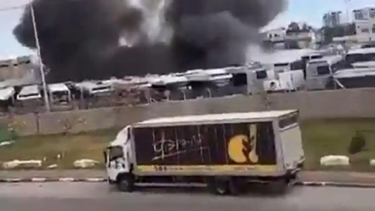 Israel Utara Diguncang Ledakan, Rudal Iran Diduga Hantam Holon Hingga Armada Bus Terbakar