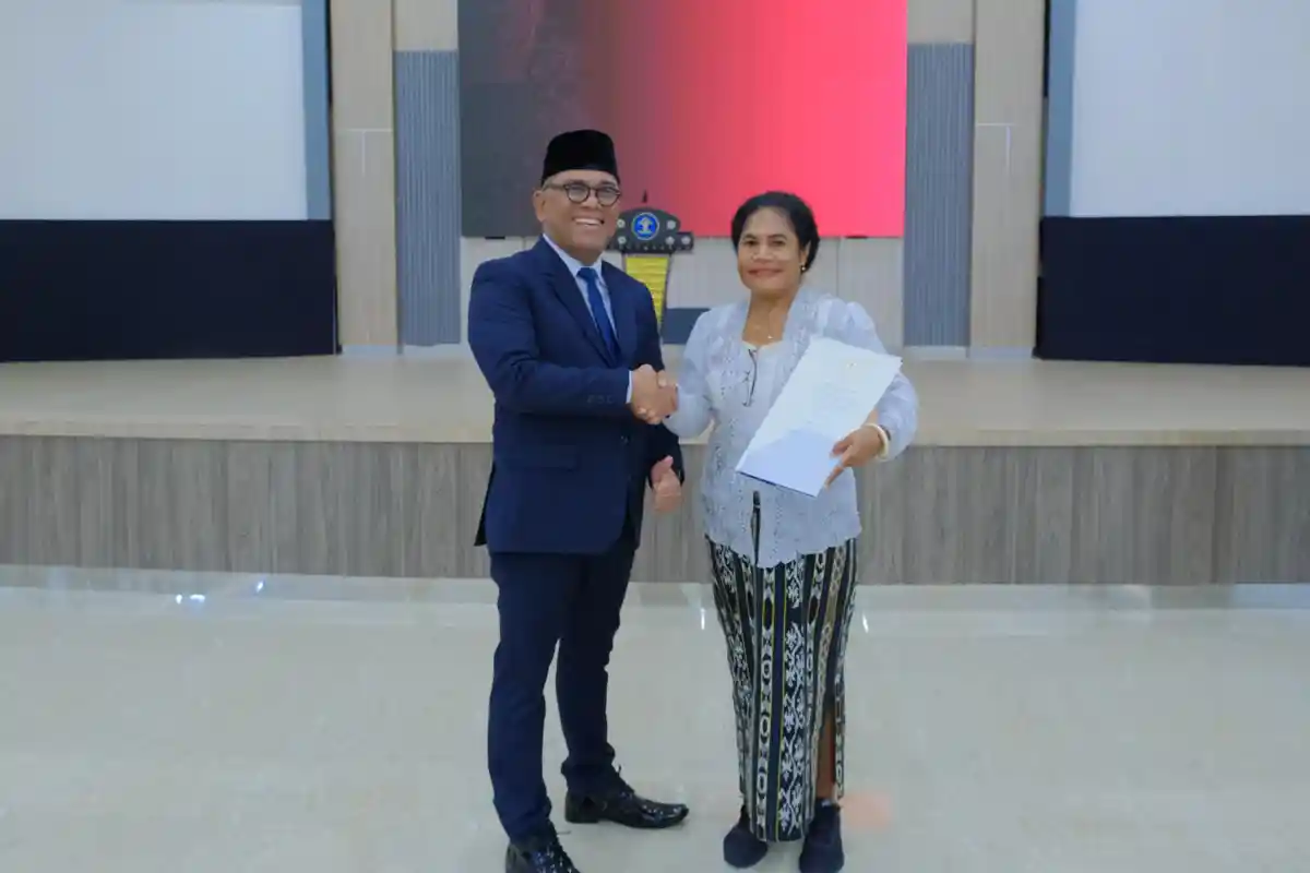Kakanwil Kemenkumham NTB Ambil Sumpah WNA Timor Leste Jadi WNI