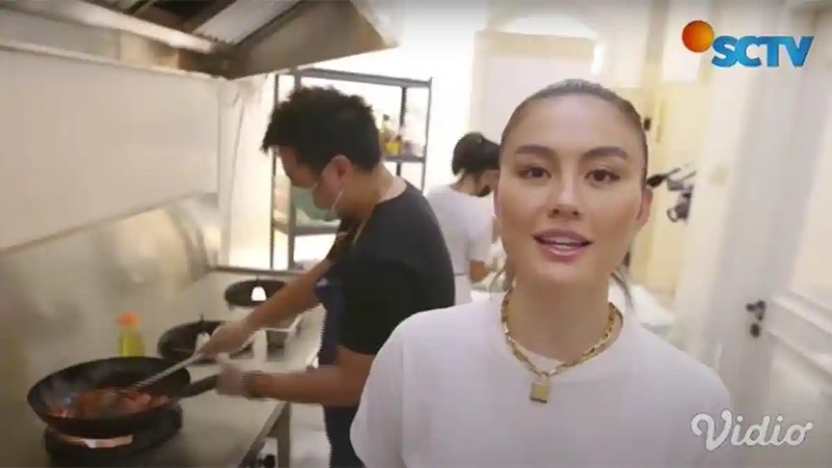 TAMPILAN Dapur dalam Rumah Mewah Agnez Mo Seperti Restoran