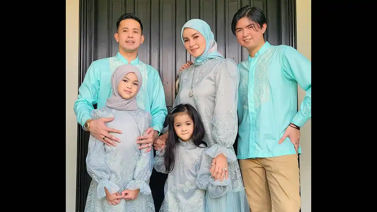 Rayakan Hari Idulfitri 1444 H, Olla Ramlan dan Aufar Hutapea Kompak Pakai Baju Lebaran yang Serasi