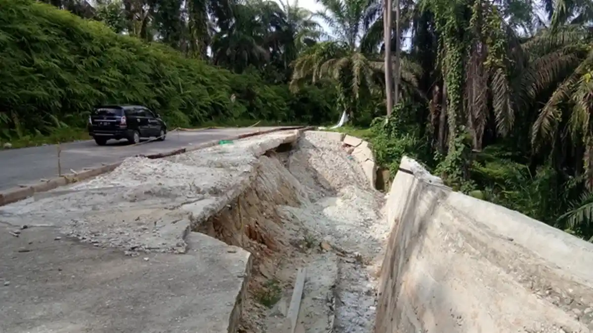 Pelintas Diimbau Berhati-hati