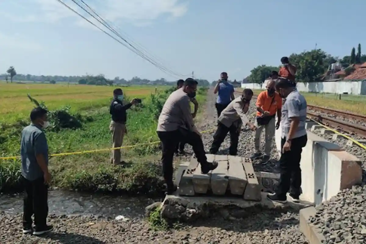 Semalaman Tak Pulang, Sekuriti RSUD Tongas Ditemukan Tewas di Bawah Jembatan Rel KA