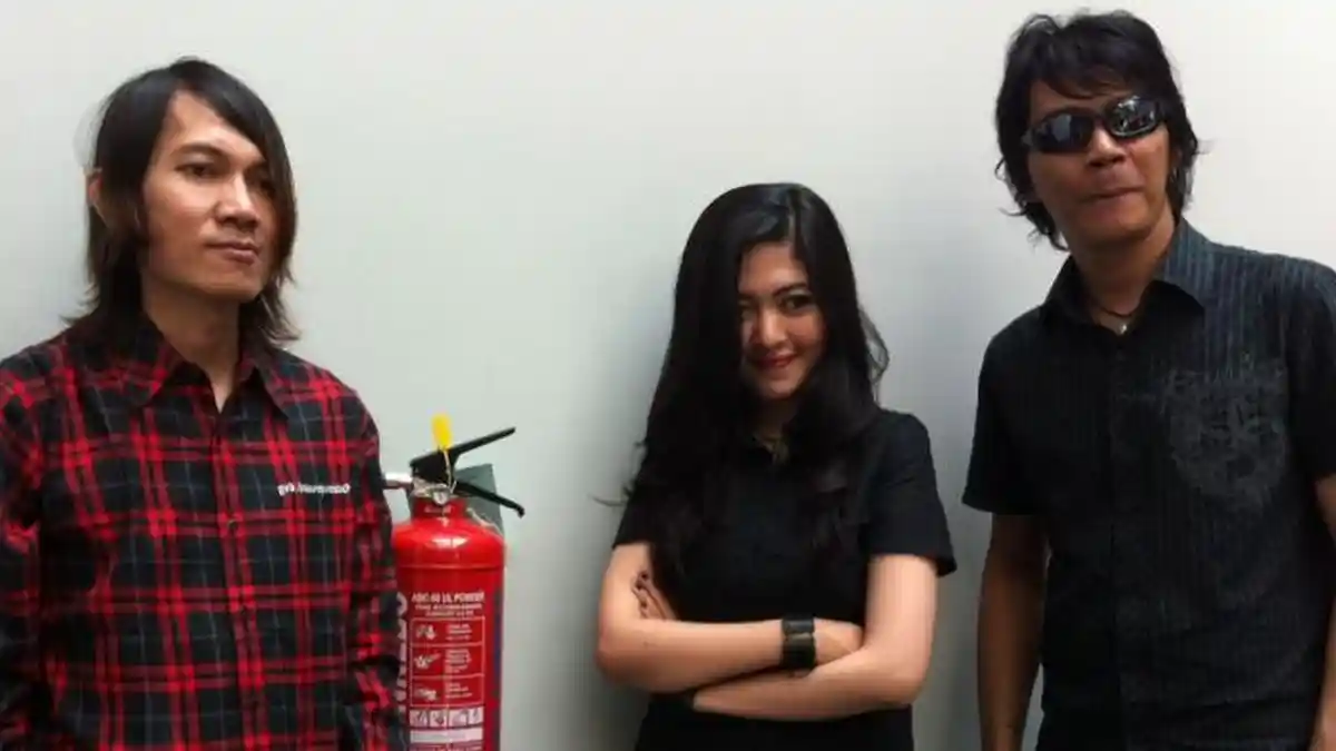 Chord Kunci Gitar dan Lirik Lagu Antara Ada dan Tiada - Utopia, Ku Tak Bisa Menggapaimu. .