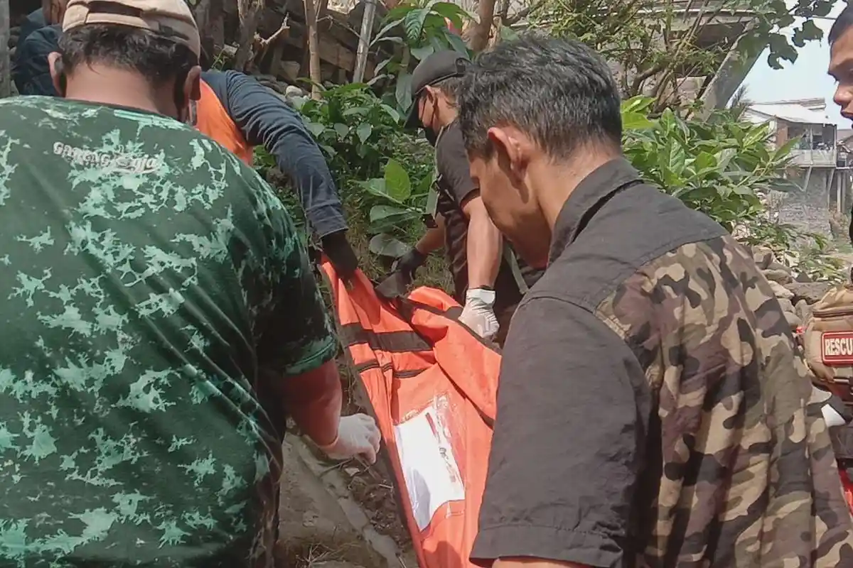 KRONOLOGI Warga Kota Malang Temukan Mayat Tanpa Identitas saat BAB di Sungai Brantas