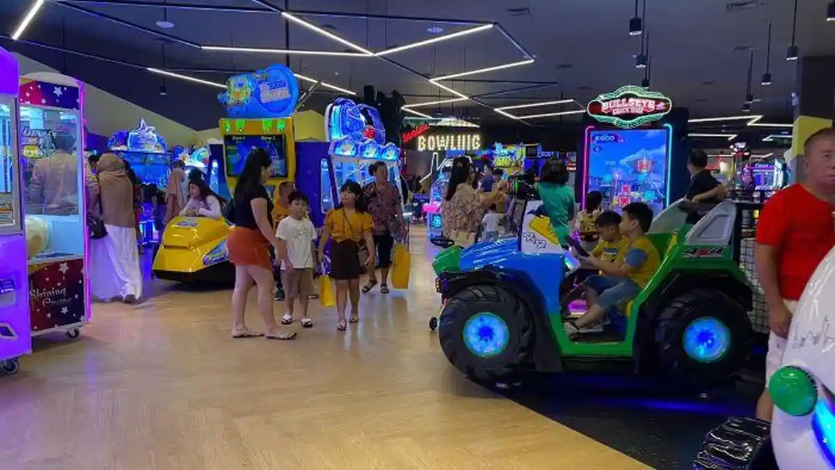 Warga Serbu Wahana Permainan di Pusat Perbelanjaan Manado Sulut, Manfaatkan Libur Lebaran