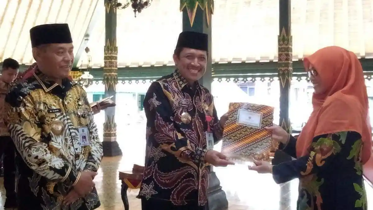 Sebanyak 126 PNS Pemkab Wonosobo Terima SK Pensiun