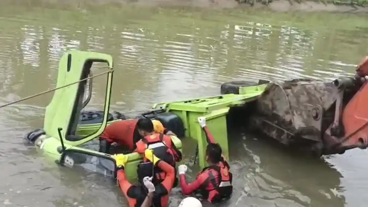 Truk Pengangkut Pasir di Pinrang Terjun ke Sungai Gegara Ikuti Arahan Google Maps, 1 Tewas
