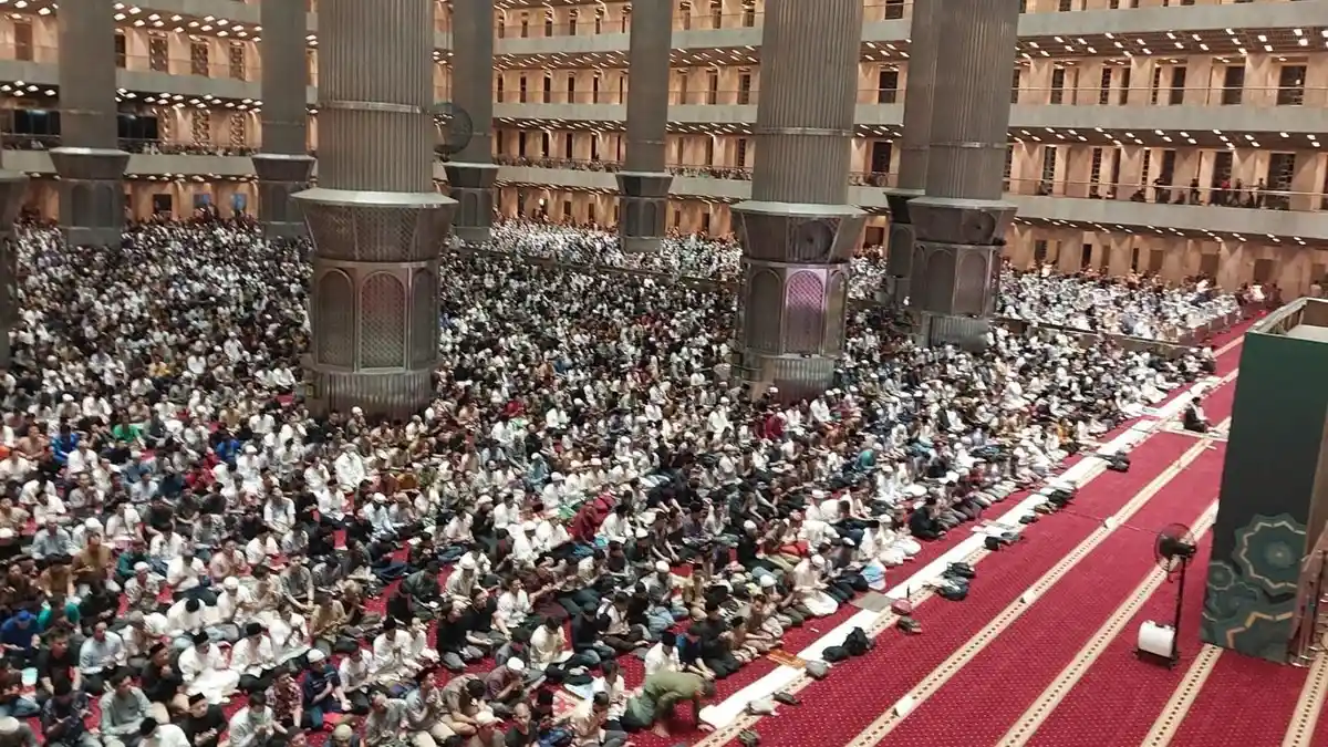 Imam Besar Masjid Istiqlal: Bulan Suci Ramadan Membakar Hangus Seluruh Dosa yang Pernah Dilakukan
