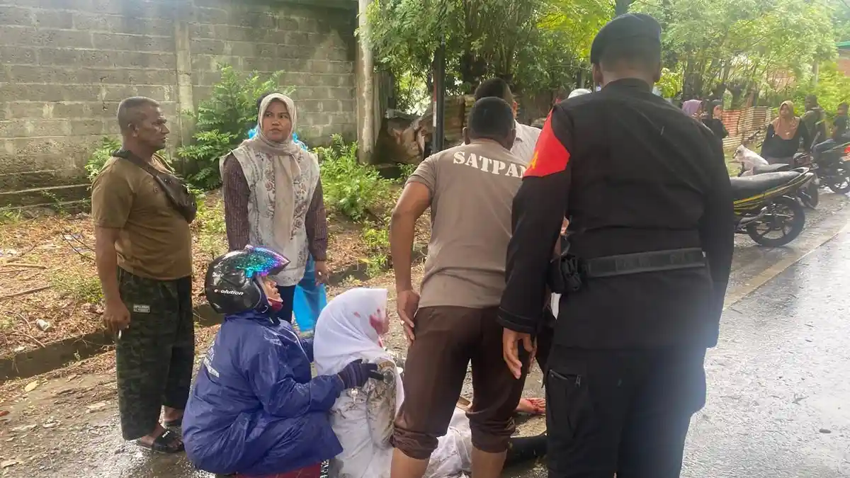 Kabel Wifi Putus Bikin Pengendara Sepmor Terjatuh, Quick Response Brimob Polda Aceh Bantu Korban