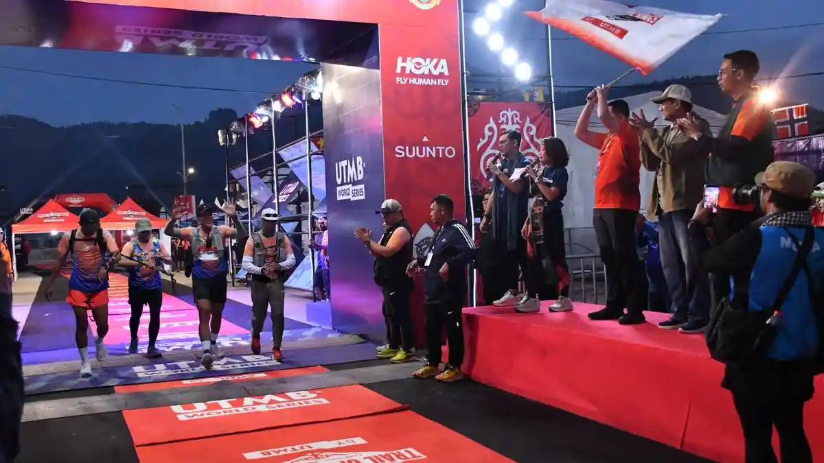 Runner 60K dan 28K Resmi Dilepas, Ratusan Pelari Mancanegara Taklukkan Jalur Ekstrem di Samosir