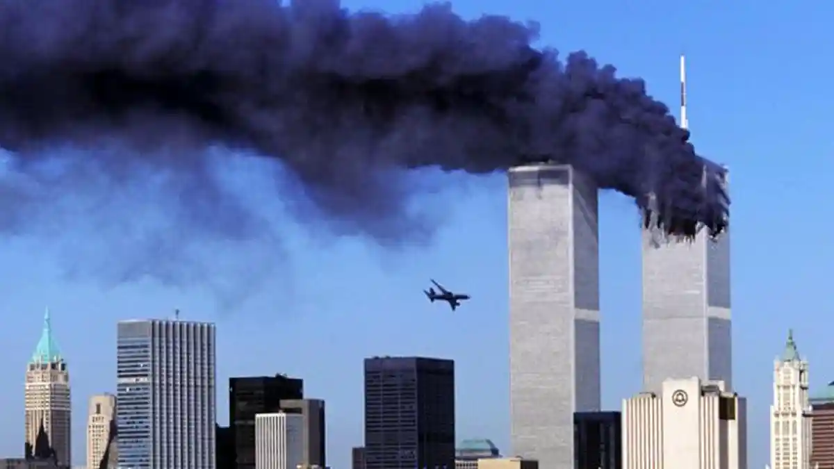 Sejarah Hari Ini: Tragedi 11 September 2001, The Falling Man dan Direktur yang Tak Pernah Istirahat