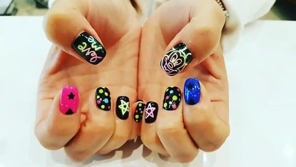 Tren Baru, Nail Art Warna Neon yang Mencolok di Instagram, Eye-catching Banget!