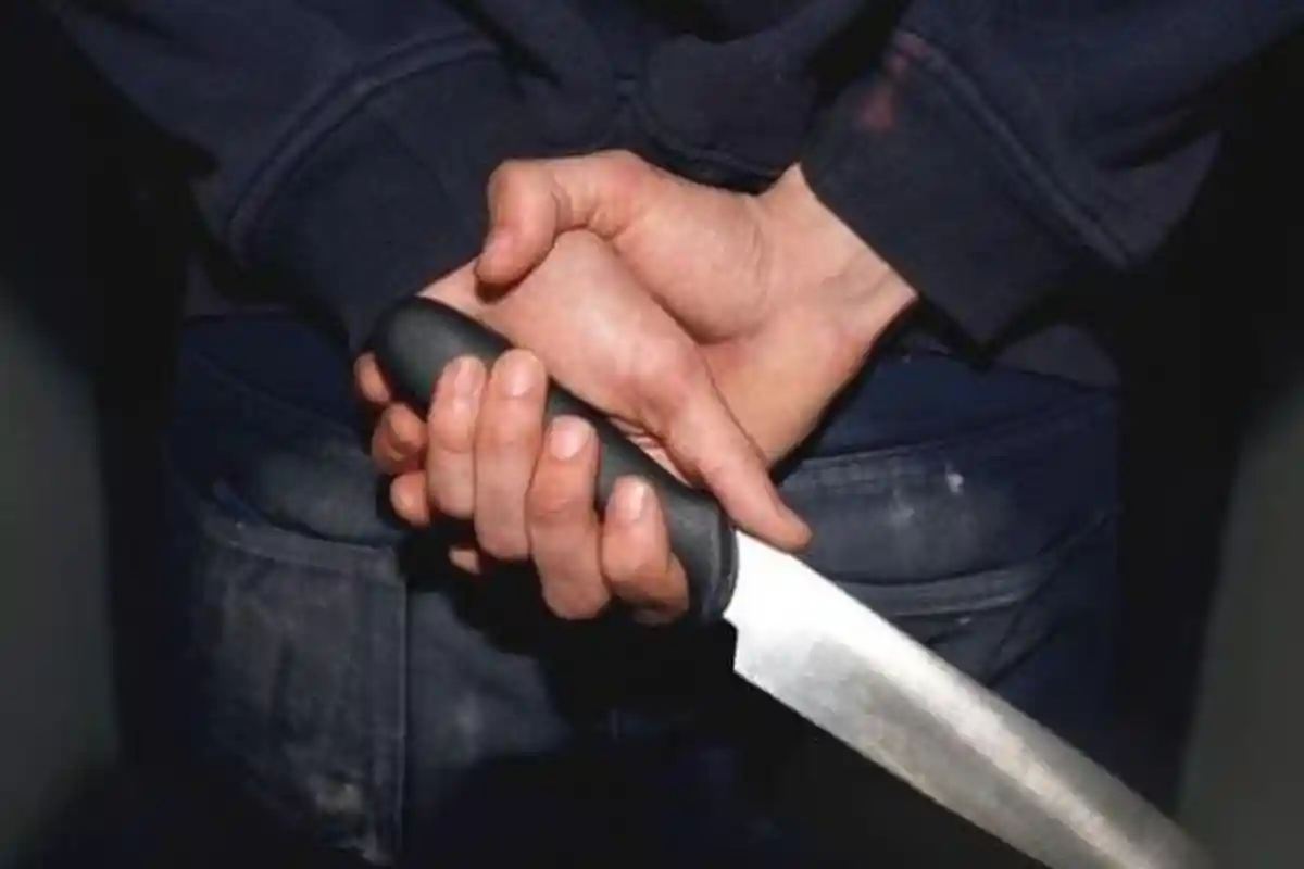 Tak Diizinkan Menyukai Seorang Perempuan, Anak Tusuk Ibu Kandung Dengan Gunting Hingga Luka Serius