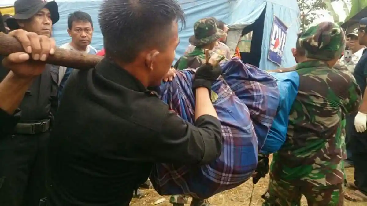 Kapolda Beri Satu Ambulance Untuk Masyarakat Latimojong