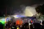Kebakaran-Rumah-milik-seorang-ASN-yang-terbakar-di-desa-TolJLJKJ89.jpg
