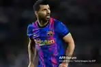 sergio-aguero-dari-fc-barcelona-menyaksikan-pertandingan-grup-e.jpg