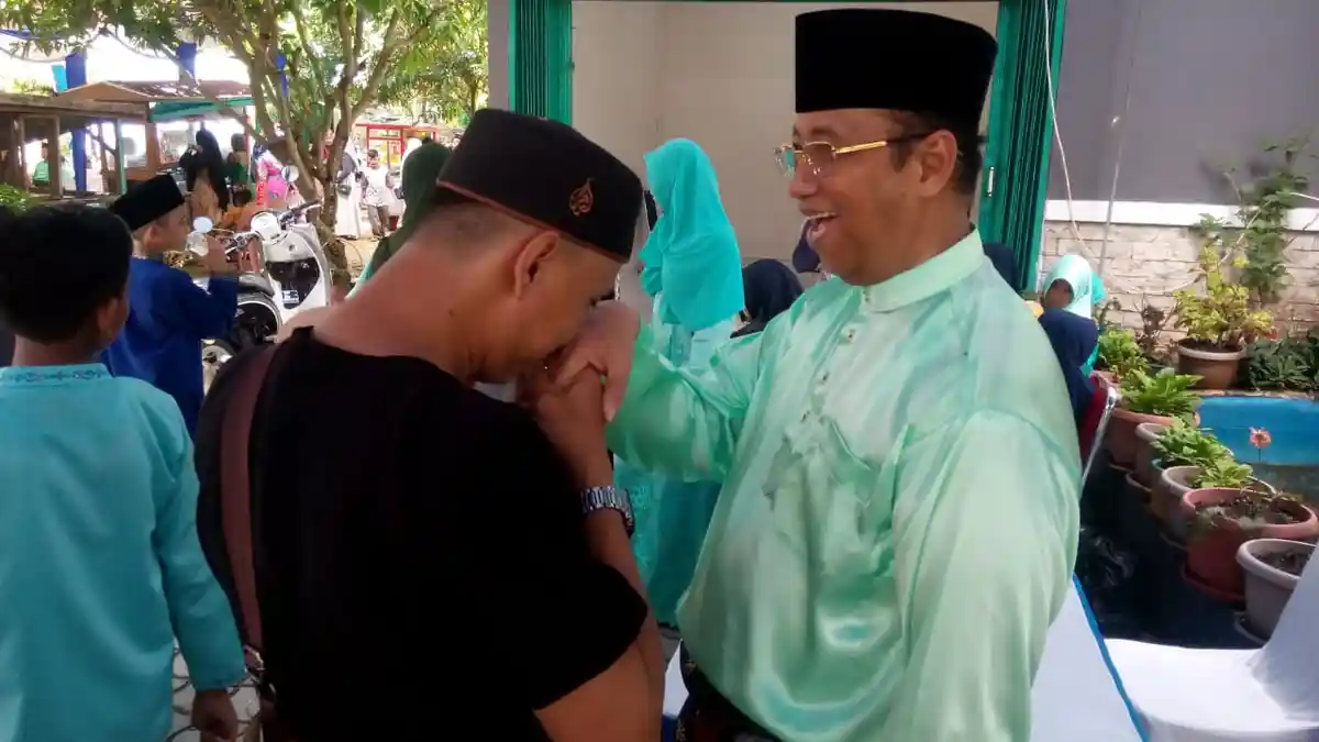 Open House Wabub Karimun Diramaikan Hiburan Orgen Tunggal, Warga Berbondong-Bondong Hadir