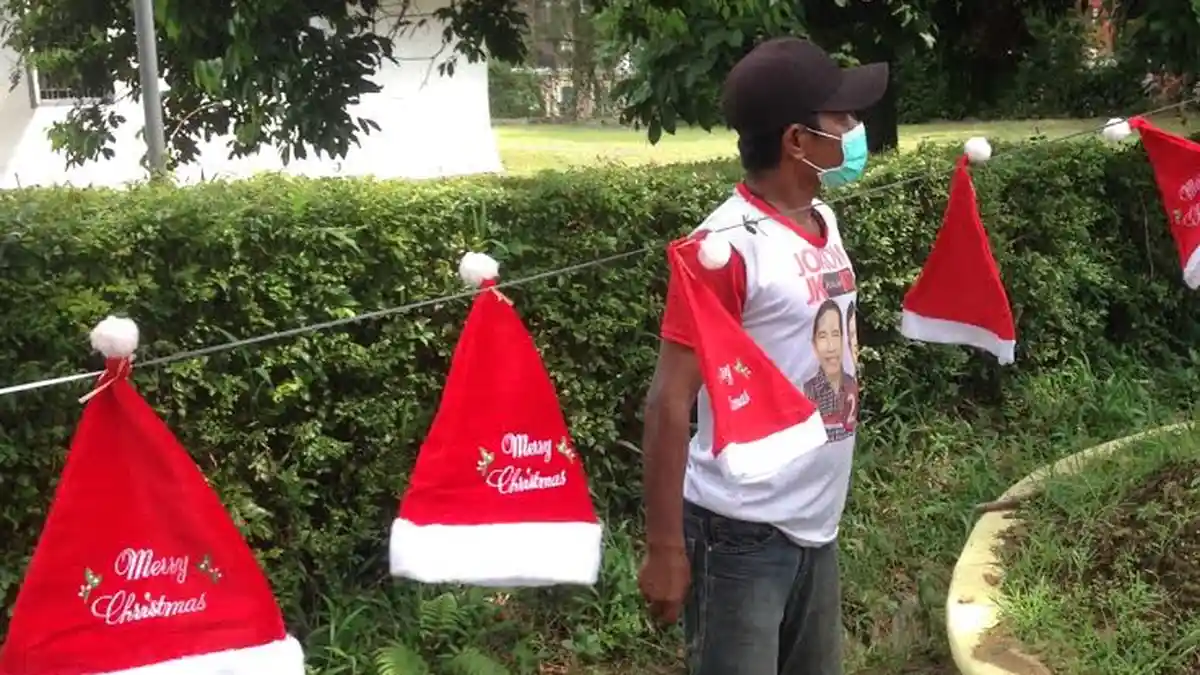 Perayaan Natal Bawa Rezeki untuk Pedagang Aksesoris