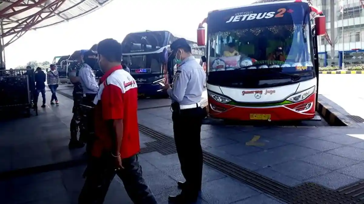 ADA 700 Orang Masih Nekat Mudik dari Terminal Pulo Gebang, Kasatpel Operasional Tak Bisa Melarang