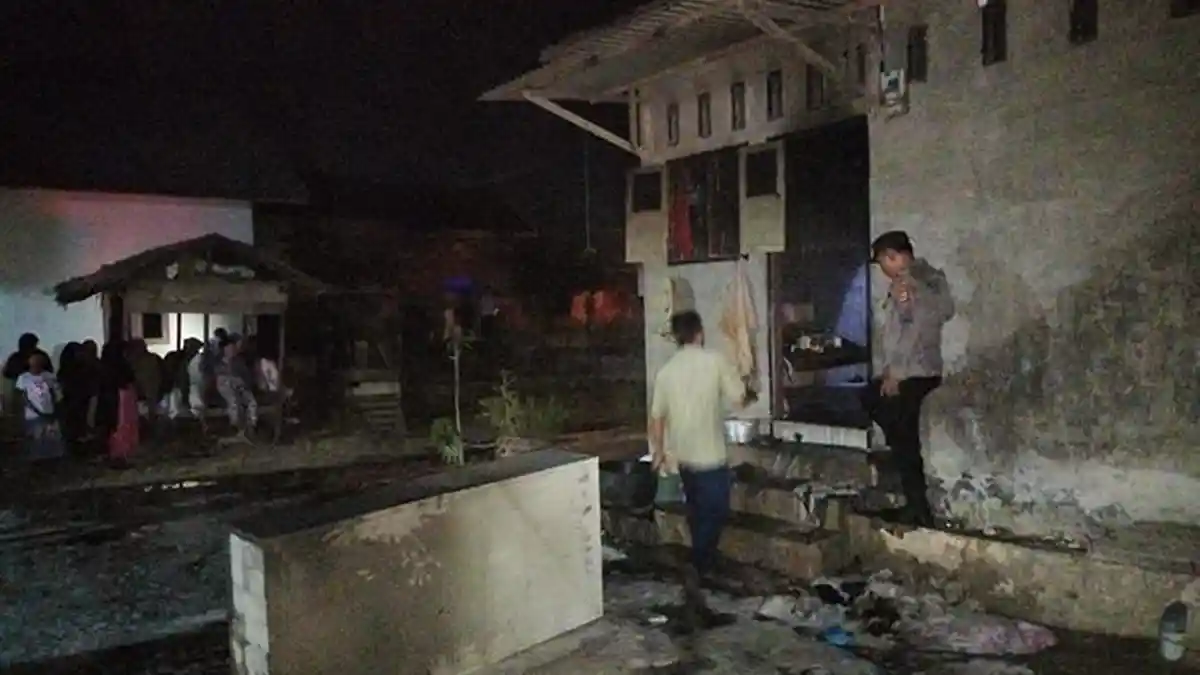 Main Lilin Berujung Petaka, Satu Rumah di Peureulak Hangus Terbakar
