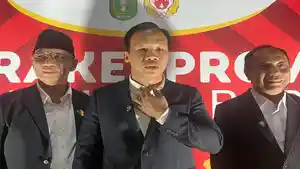 Ketua-KONI-Kalbar-Daud-Yordan-saat-diwawancara-awak-media-di-Pendopo-Gubernur-Kalbar.jpg