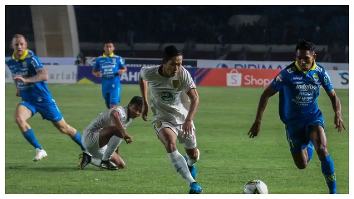 Jelang Lawan PSS Sleman, Legenda Persib Sarankan Robert Rene Alberts Lakukan Hal ini