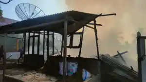 rumah-terbakar04.jpg