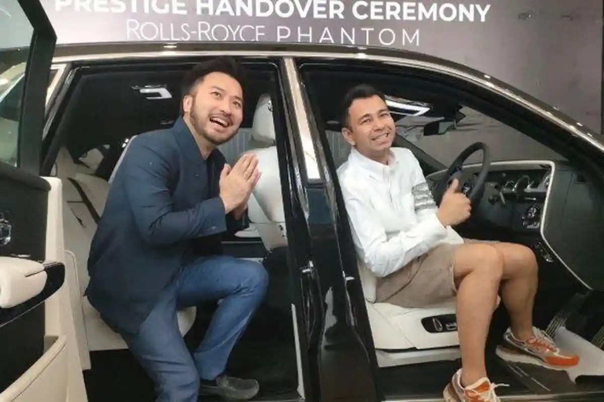 Raffi Ahmad Dapat Kejutan Mobil Seharga Rp 20 Miliar
