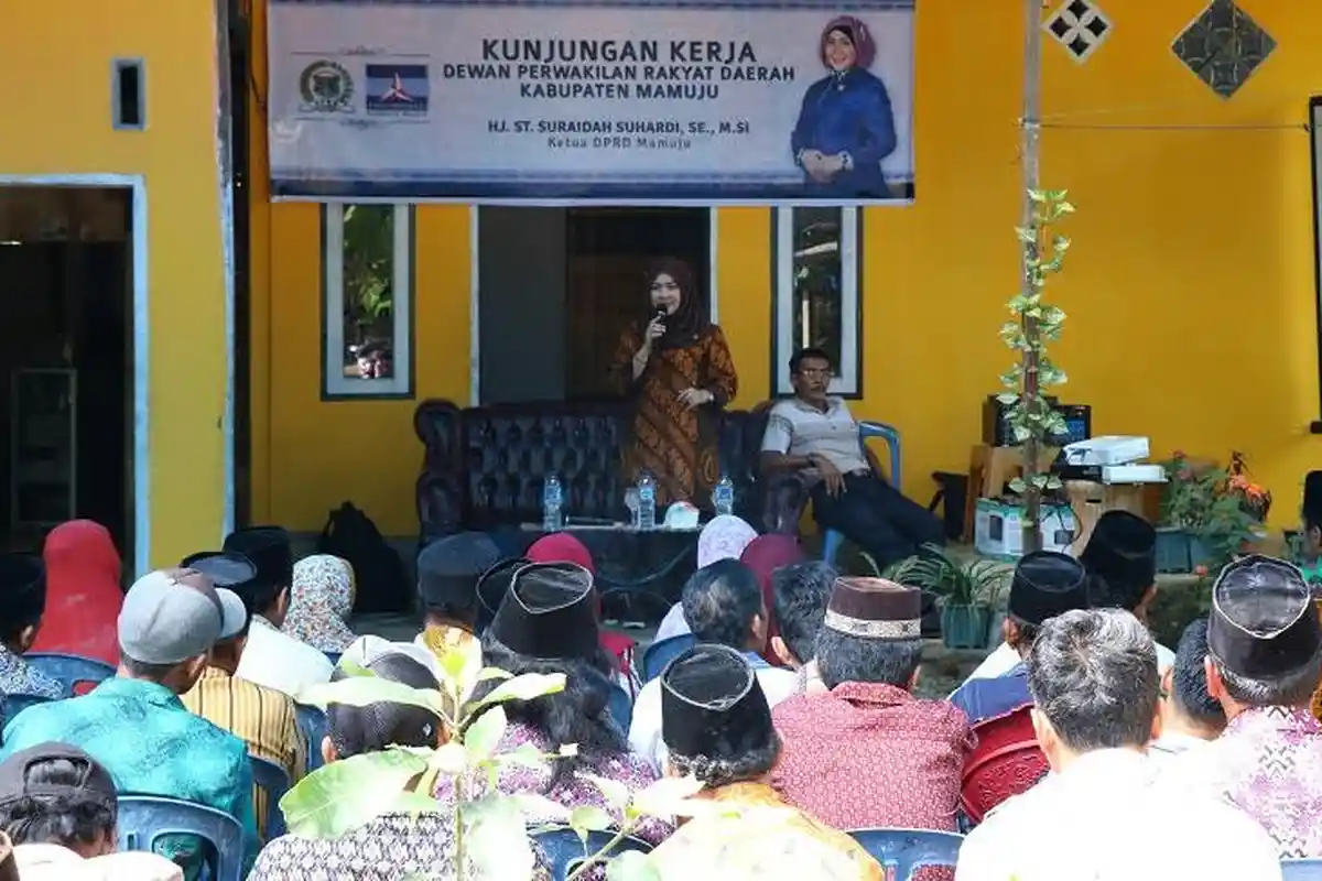 Warga Tagih Janji Bupati 'Baju Gratis Siswa' ke Ketua DPRD Mamuju