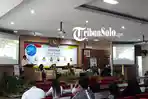 Kuliah Umum Lesson Learned di UNS, Wakil Dekan Beberkan Capaian IKU Kepada Puluhan Mahasiswa