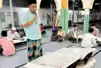 Cerita 3 Napi Banyuwangi Menulis Al-Quran Raksasa, Awalnya Tak Bisa Kaligrafi