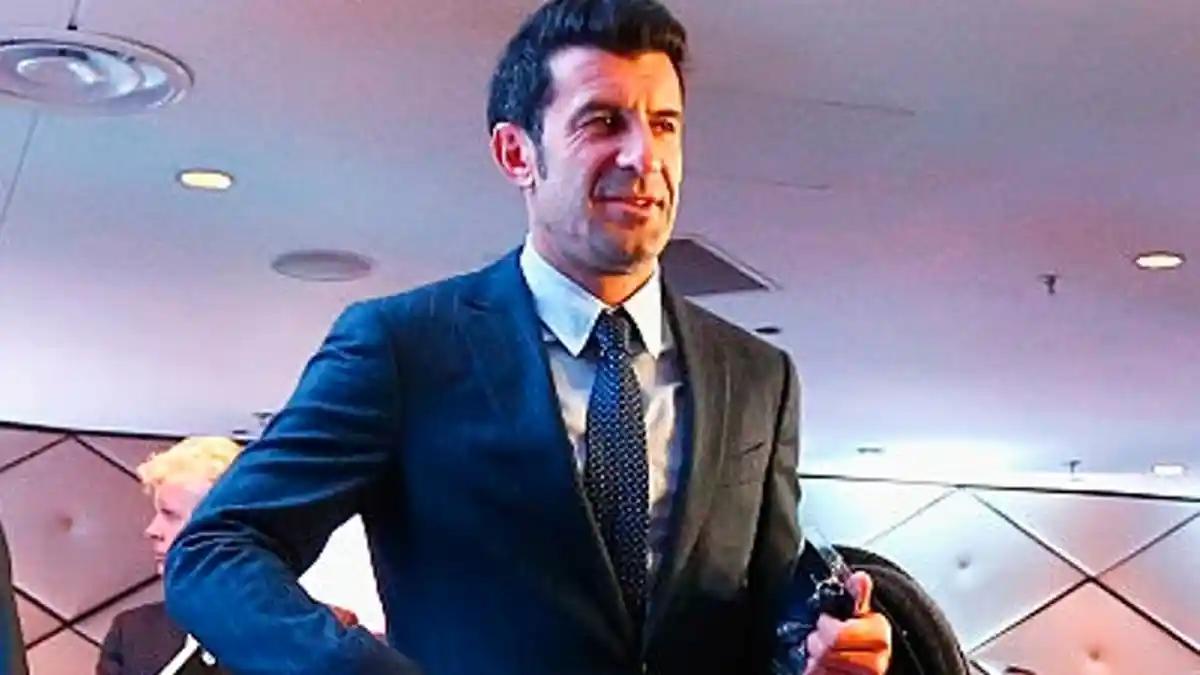 Luis Figo: Barcelona Tak Memperlakukan Saya dengan Baik