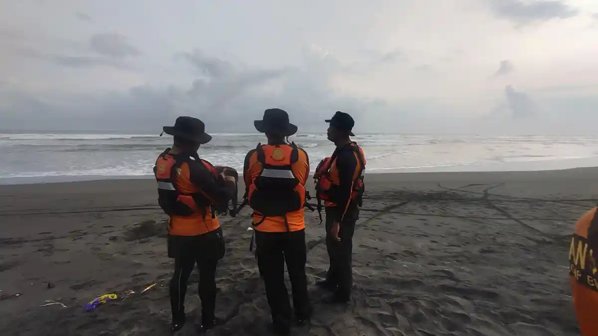 Empat Remaja Terseret Ombak di Pantai Wagir Indah Cilacap