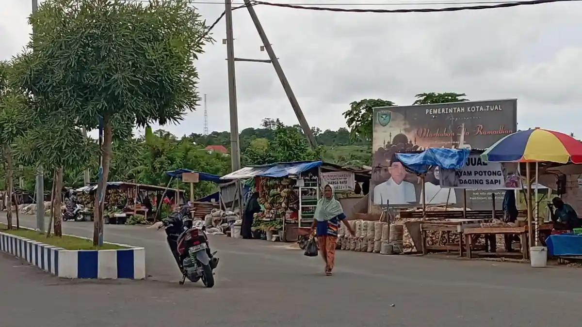 Ogah Balik ke Pasar UN Tual, Pedagang Ngaku Lebih Laris di Bundaran BTN SPBU Kota Tual