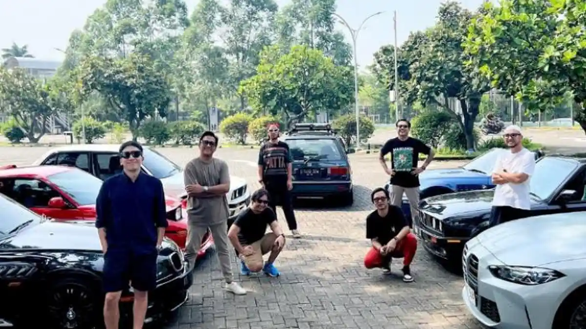 Desta Ketemu Teman-temannya yang Hobi Mobil Klasik, Ada Andre Taulany Hingga Lembu