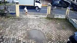 20260409-_-CCTV-Bocah-Tertabrak-Mobil-Boks-di-Wonosobo.jpg