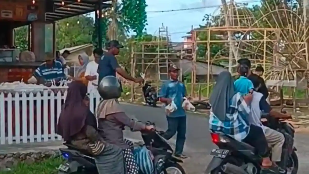 Pemilik Cafe di Singkep Lingga Ini Bagikan Takjil Hingga Sembako saat Ramadan 2025 - Kafe-vintage-bagikan-takjil-ke-warga-Singkep-Lingga.jpg