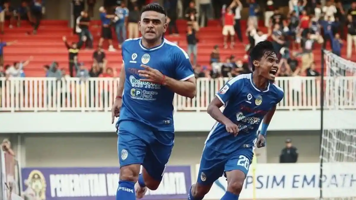 Hanya Lima Bulan, Mantan Bintang PSM Makassar Dua Kali “Kehilangan” Kursi Pelatih