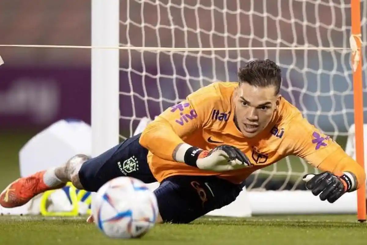 Ederson Dipuja-puja, Fans Man City Protes Ingin Sang Kiper Jadi MOTM: Dia Lawan Bayern Sendiri