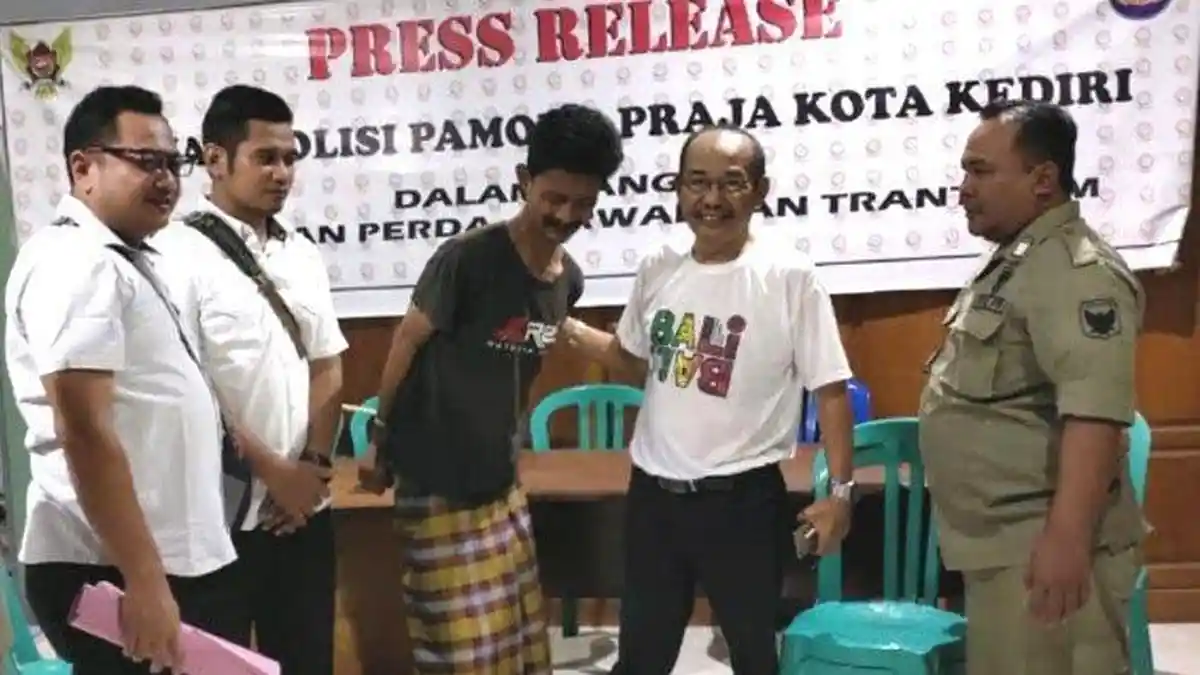 Statusnya Buronan Kasus Penipuan, Pria Ini Juga Ajak Dua Keponakannya Mengemis di Kota Kediri