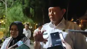 Gubernur-Gorontalo-Gusnar-Ismail-dan-Wabup-Idah-Syahidah-saat-diwawancarai-wartawan.jpg