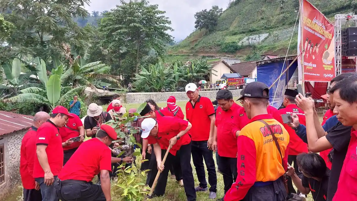 Peringati HUT PDI-P ke-50, 4.200 Bibit Pohon Ditanam di Jatiyoso Karanganyar