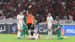 Ragnar-Oratmangoen-mendapatkan-kartu-kuning-di-laga-Timnas-Indonesia-vs-Arab-Saudi.jpg