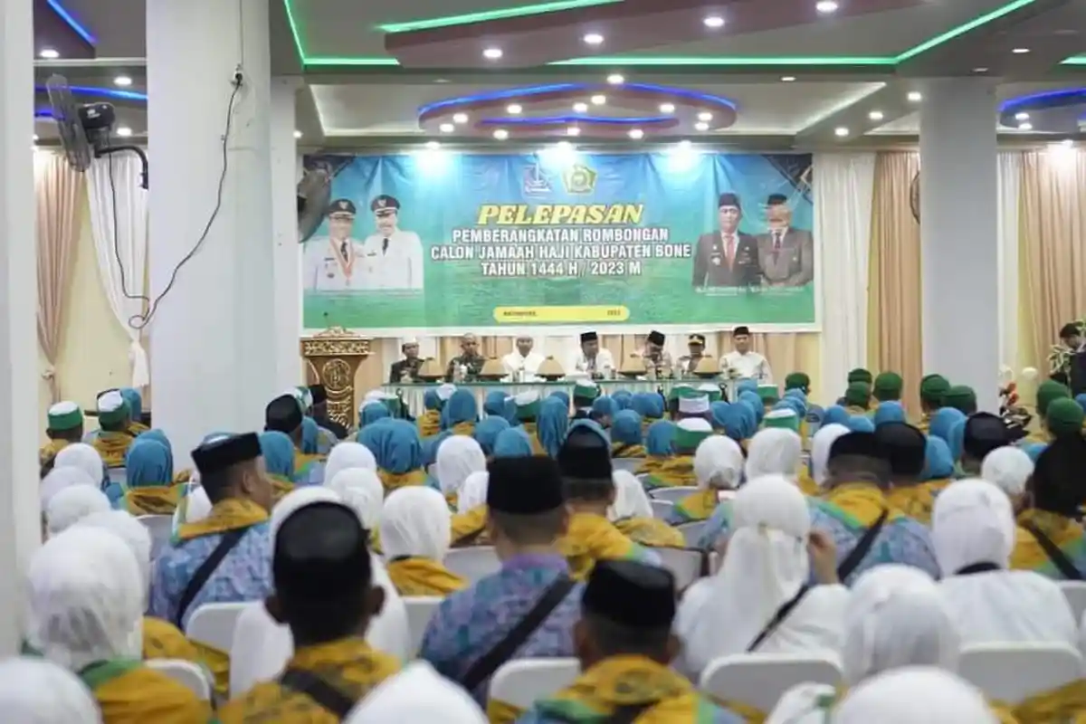 Bupati Bone Minta Jemaah Fokus Ibadah, Tak Perlu Pikir Oleh-oleh
