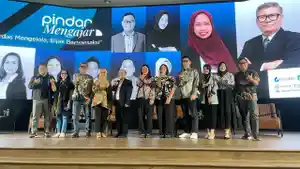 OJK-AFPI-dan-pelaku-industri-usai-program-Pindar-Mengajar-di-UNU-Yogyakarta.jpg