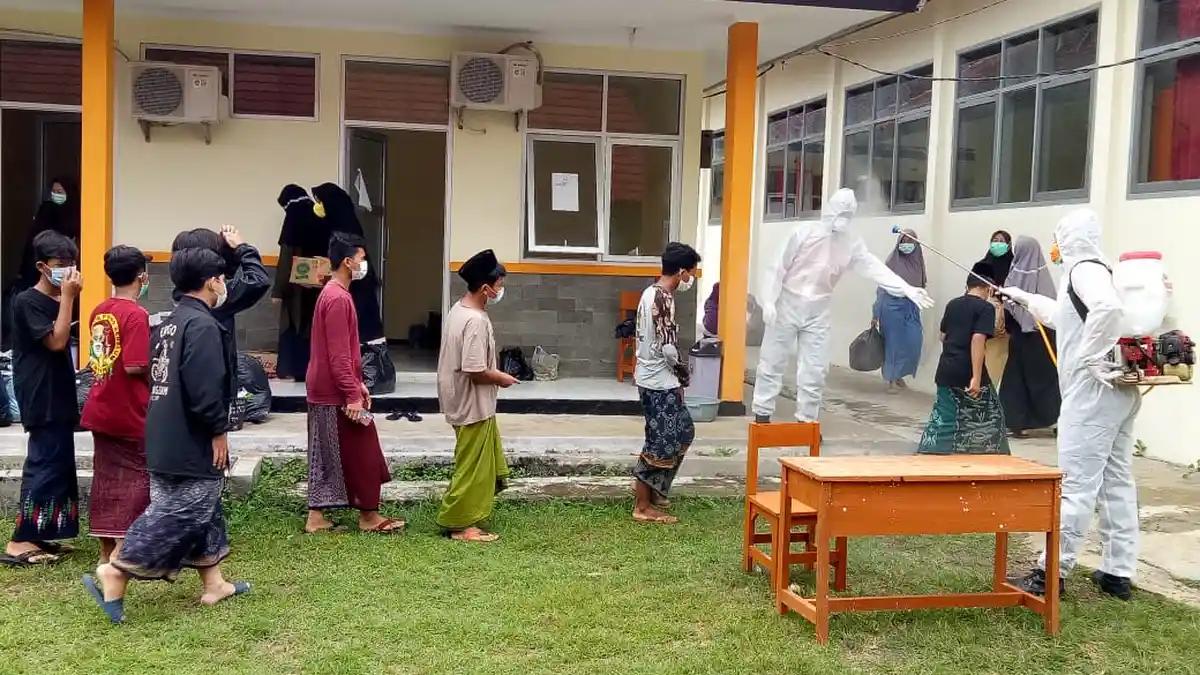 Dinyatakan Sembuh dari Paparan Covid-19, 48 Santri Ponpes Al-Quraniyyah Majalengka Dipulangkan