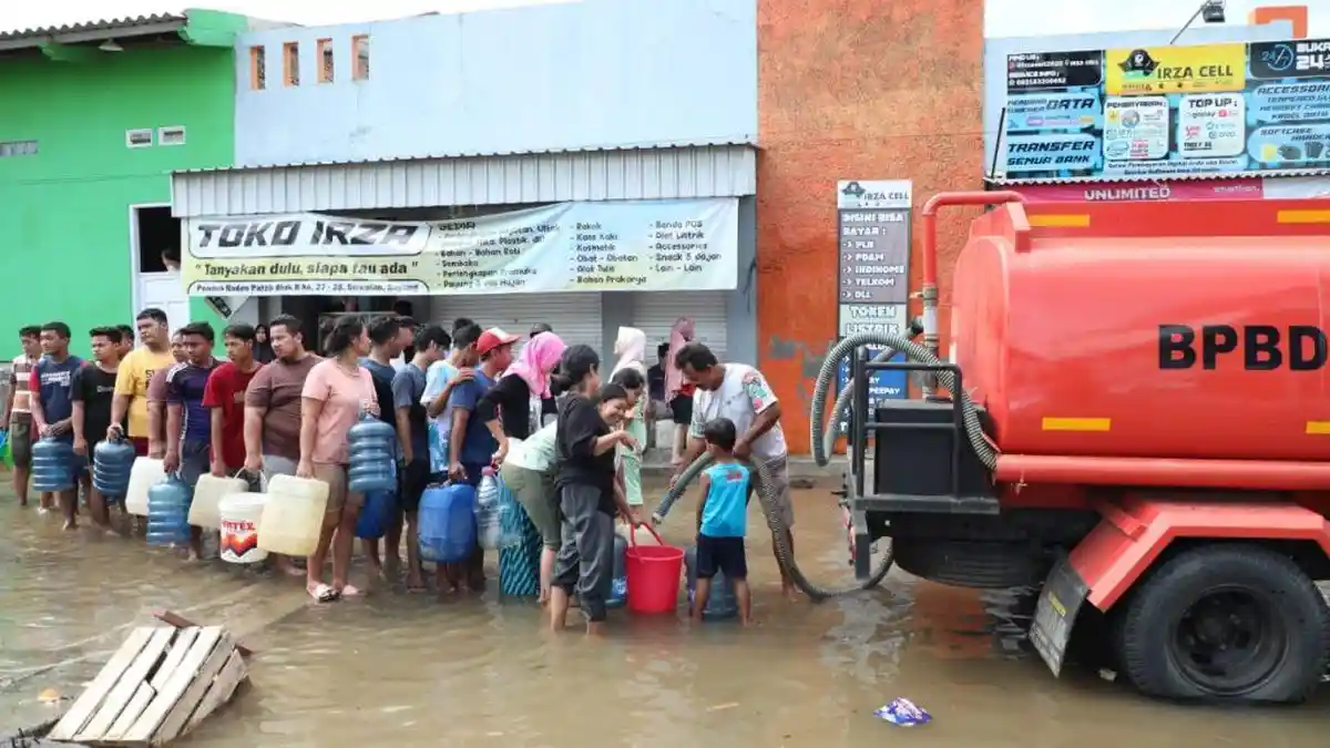 Pemprov Jateng Salurkan Bantuan Logistik Warga Terdampak Rob di Demak