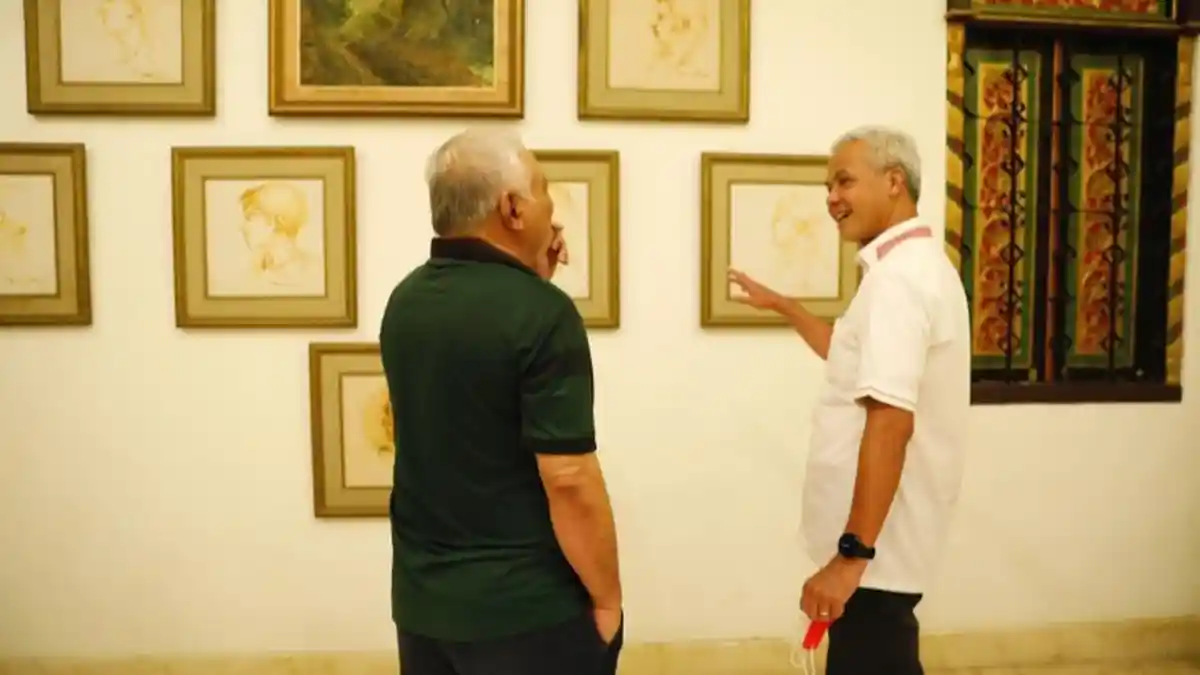 Gubernur Jateng, Ganjar Pranowo Kunjungi Museum Pribadi  Pak Dullah di Surabaya